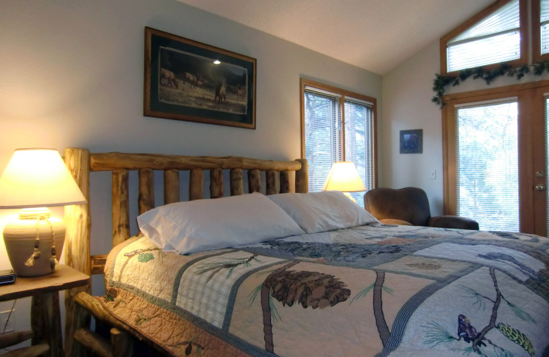 Guest bedroom at Riverwood on Fall River.