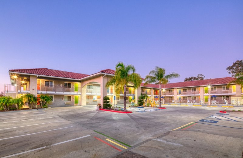 Exterior view of Signature Temecula.