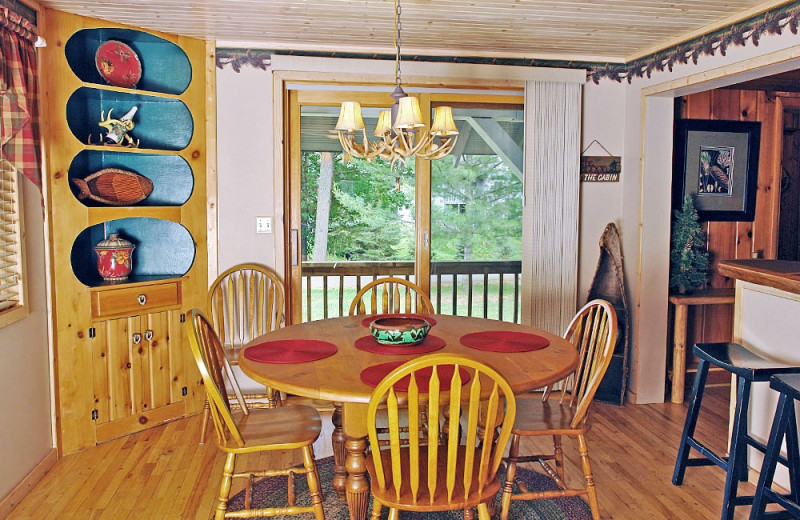 Cottage dining room at The Beacons of Minocqua.