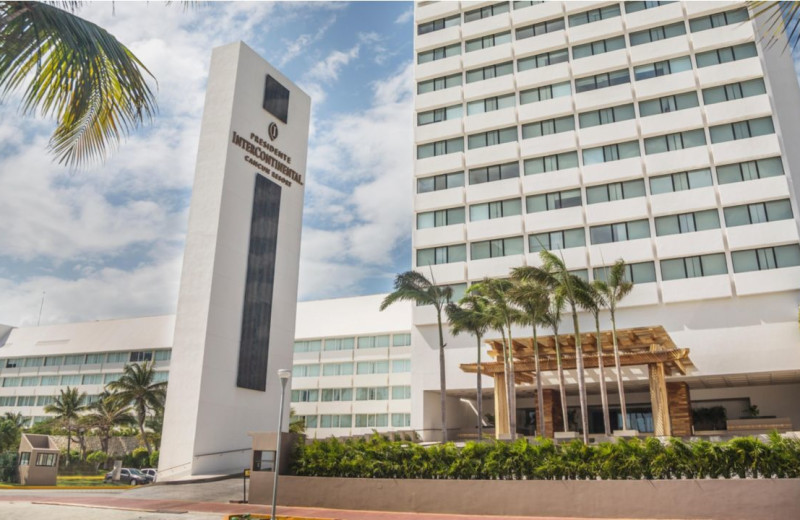 Exterior view of InterContinental Presidente Cancun Resort.