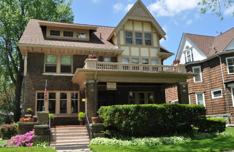 Exterior view of Park Place Bed & Breakfast.