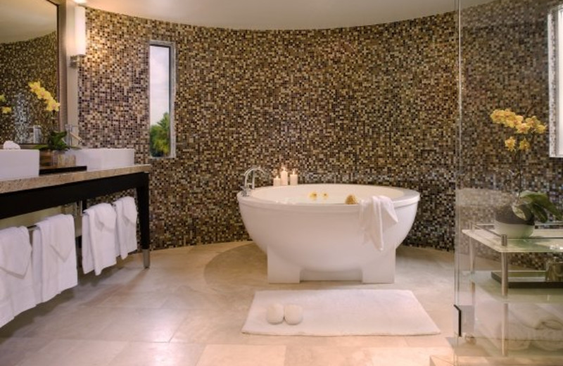 Guest bathroom at Sunset Marquis Hotel & Villas.