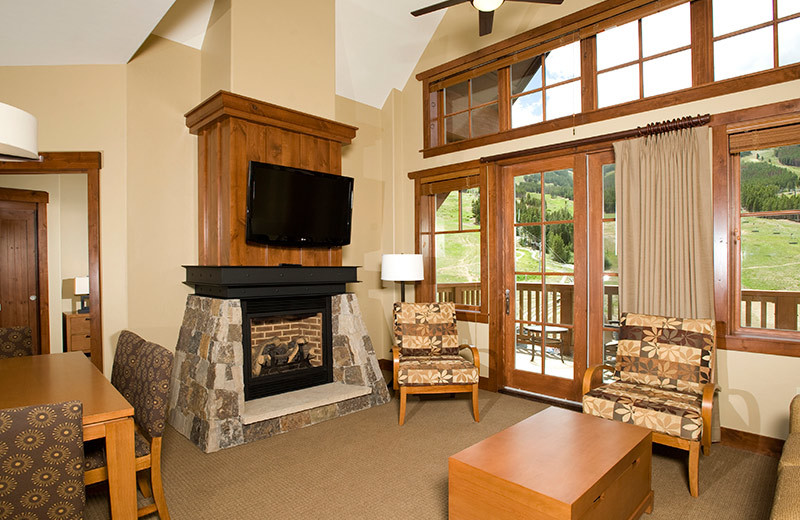 Guest living room at One Ski Hill Place.