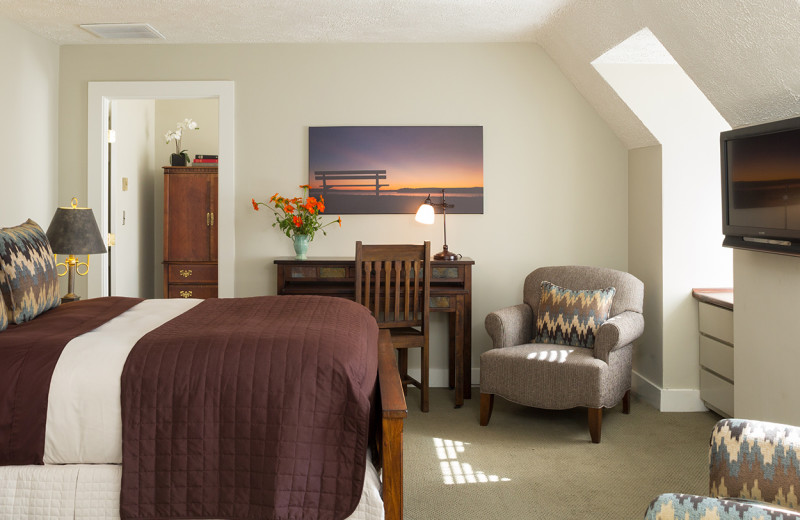 Guest room at The Settlers Inn.