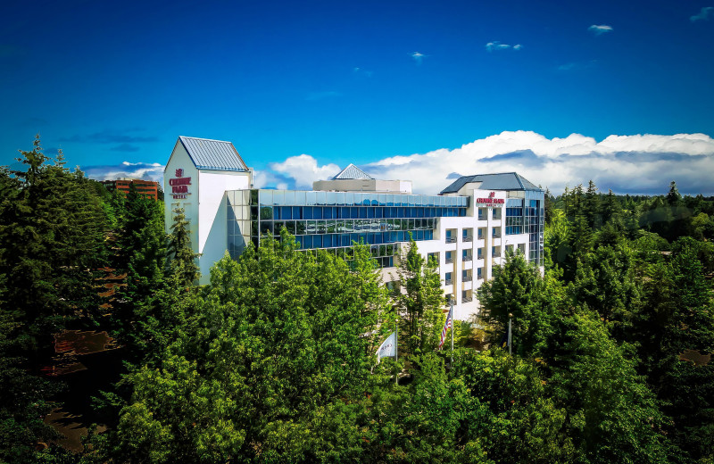 Exterior view of Crowne Plaza Hotel PORTLAND-LAKE OSWEGO.