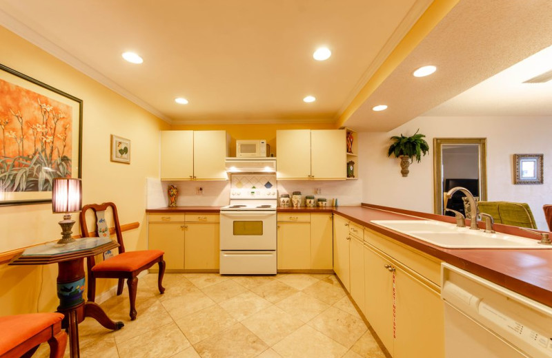Rental kitchen at 1800 Atlantic, All Florida Keys Property Management.