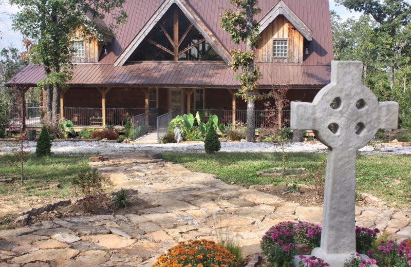 Beauty Lodge B&B exterior at Azalea Falls Lodge.