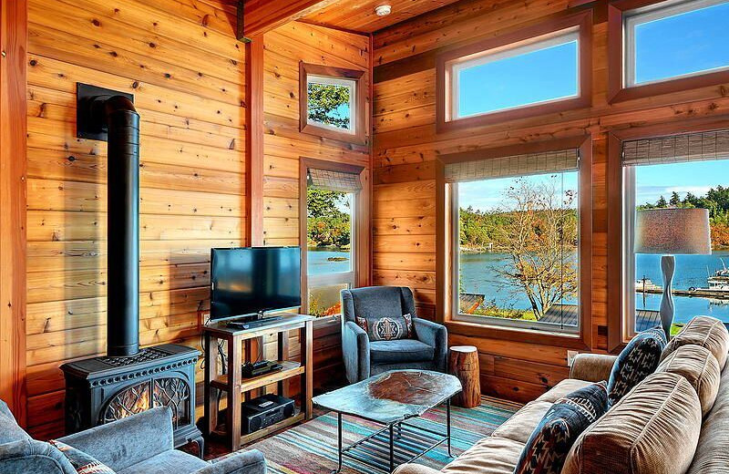 Guest living room at Snug Harbor Marina Resort.