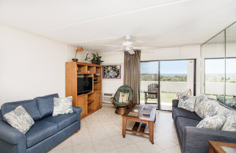 Guest living room at Beacher's Lodge Oceanfront Suites.