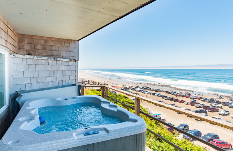 Guest hot tub at Seagull Beachfront INN.