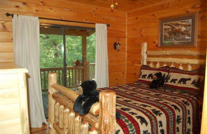 Cabin bedroom at Avenair Mountain Cabins.