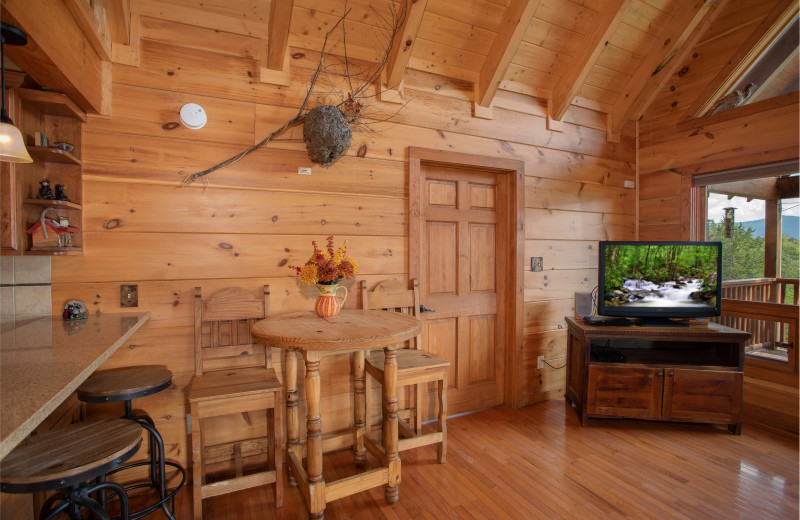 Dining area at American Patriot Getways - Cedar Creeks.