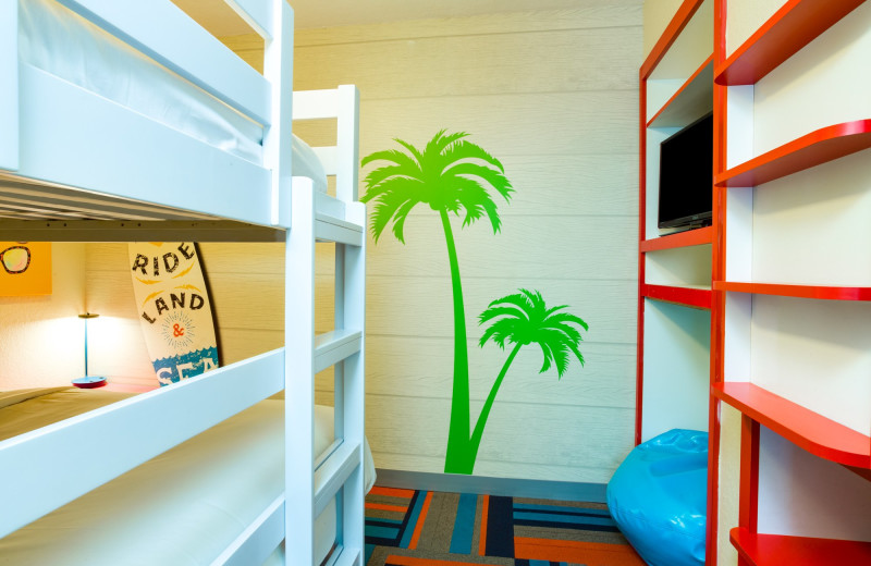 Guest bunk beds at Holiday Inn Resort Orlando Suites - Waterpark.