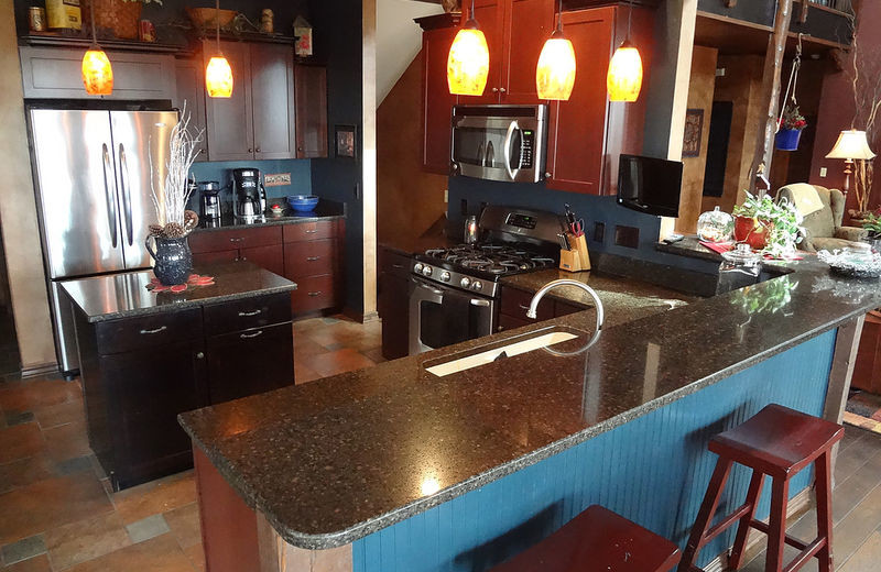 Rental kitchen at Amazing Branson Rentals.