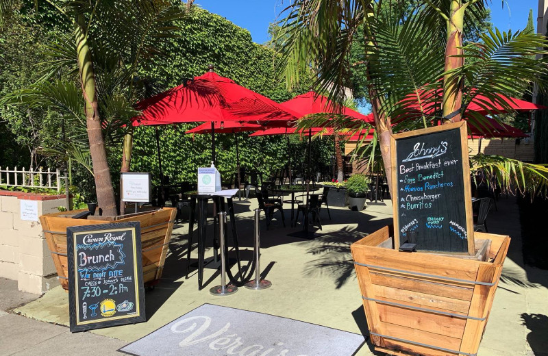 Dining near Aurora Park Cottages.