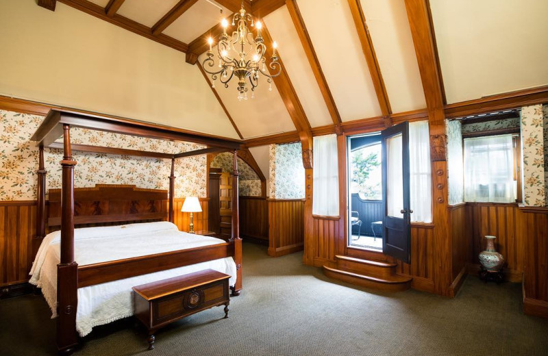 Guest room at Belhurst Castle and White Springs Manor.