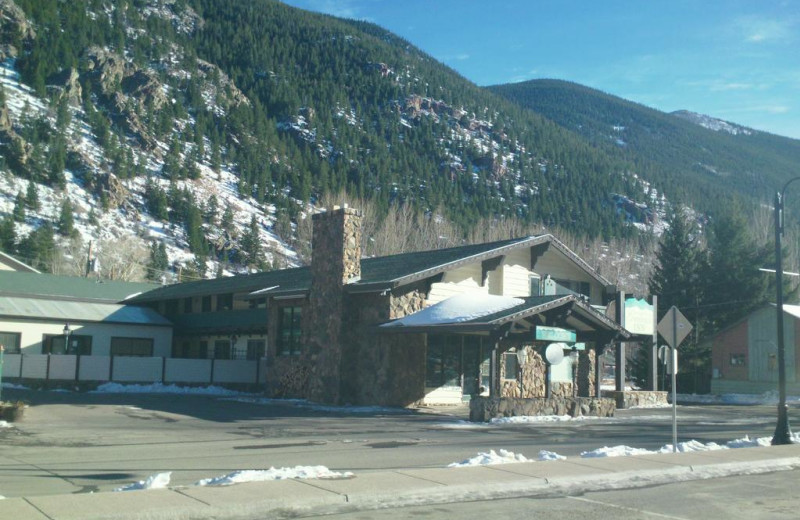 Exterior view of Georgetown Mountain Inn.