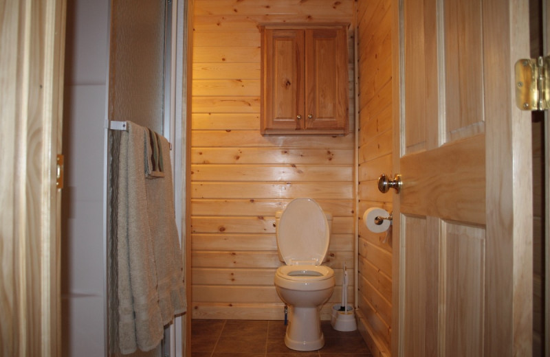 Cabin bathroom at Hocking Hills Backwoods Retreat.