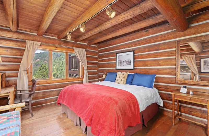 Hilltop Cabin bedroom at Red Horse Mountain Ranch.