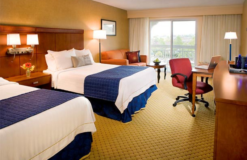 Guest room at Courtyard by Marriott Novato Marin/Sonoma.