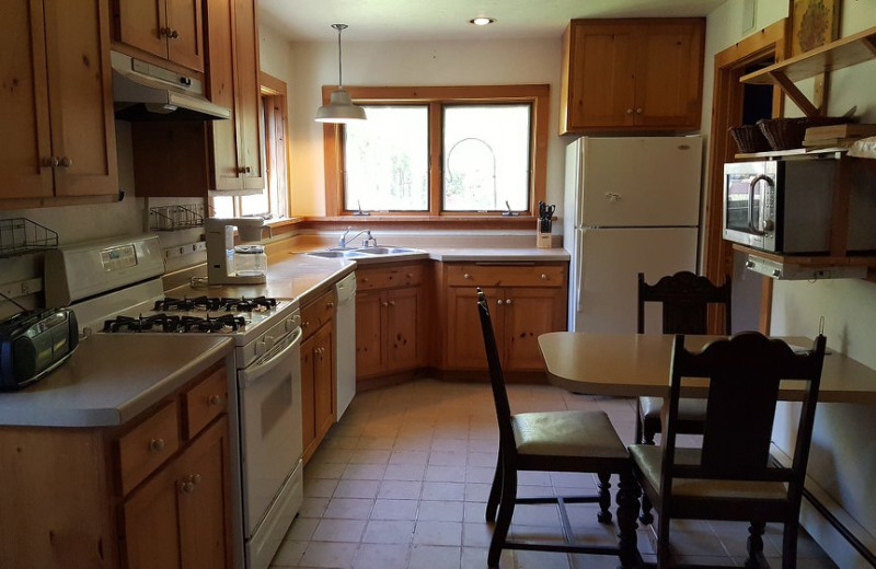 Rental kitchen at Door County Vacancies.