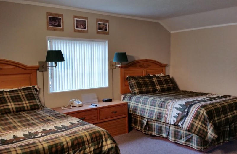 Two bed guest room at The Lantern Inn.