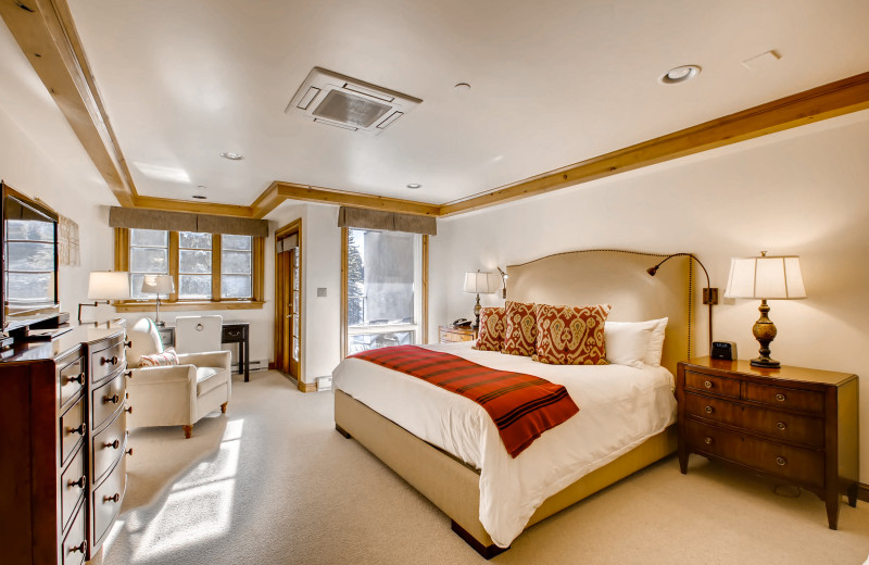 Guest bedroom at Vail Mountain Lodge & Spa.