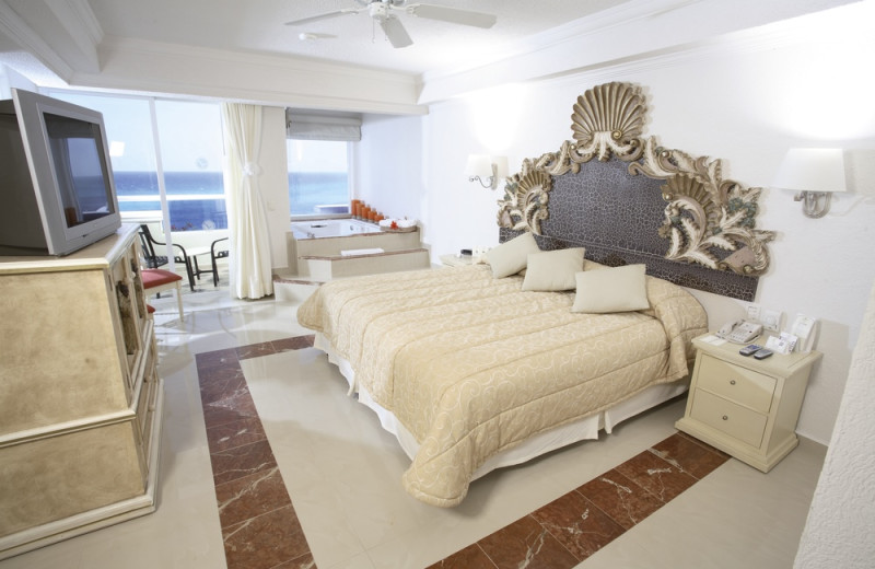 Guest room at Gran Luxury Cancun.