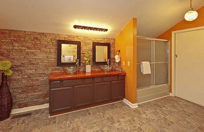 Cabin bathroom at Cabins For You.