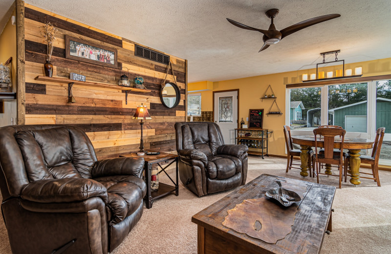 Rental living room at Amazing Branson Rentals.