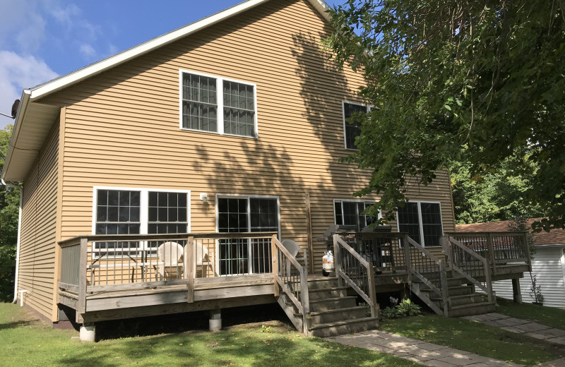 Exterior view of Bonnie Beach Resort.