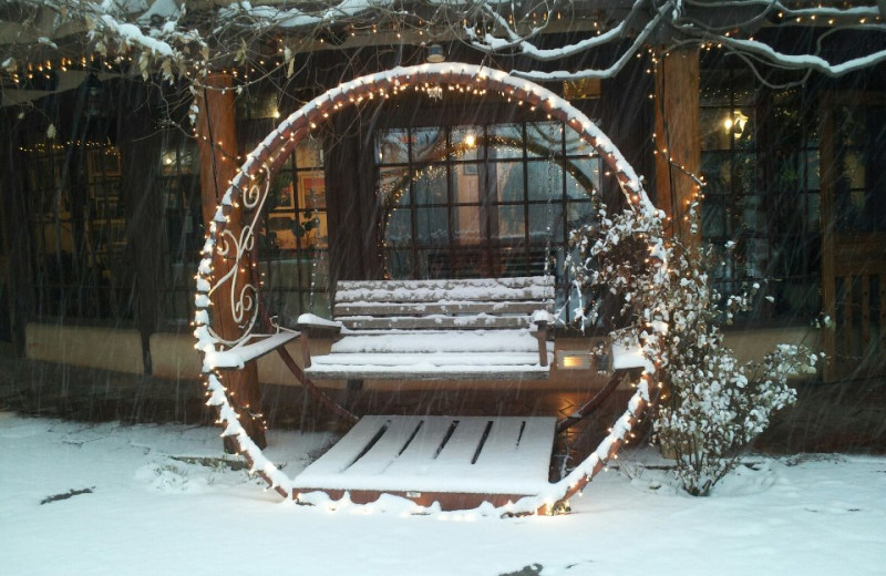 Swing in snow at Inn on La Loma Plaza.