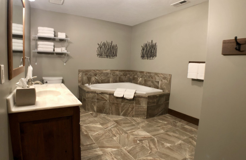 Guest suite jacuzzi at Sojourner's Lodge & Log Cabin Suites.