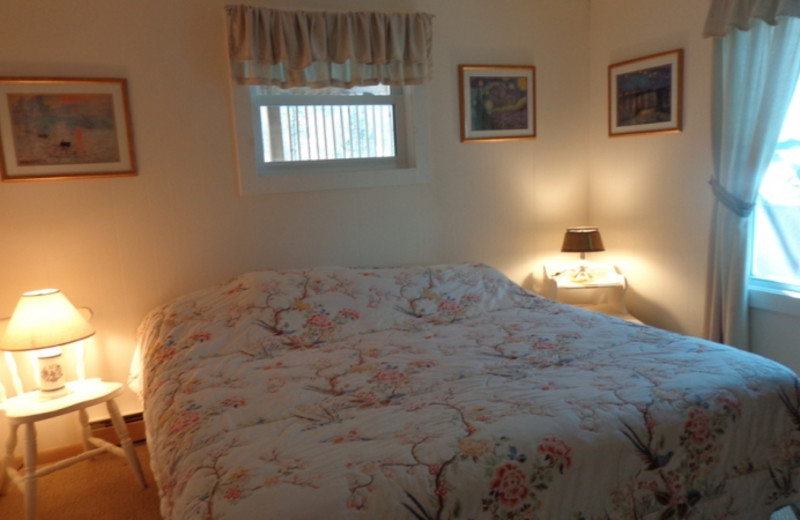 Lodge bedroom at HighWinds Lodge & Cottages.