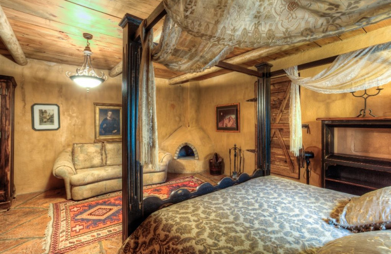 Guest room at Trois Estate at Enchanted Rock.