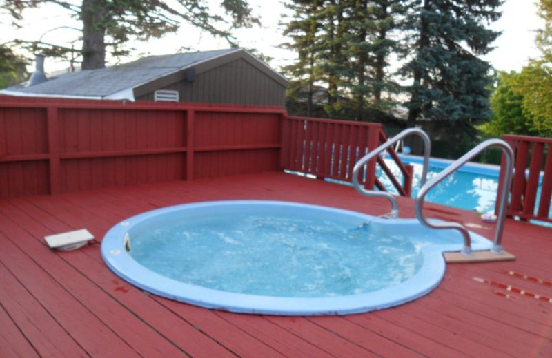 Hot tub at Acra Manor Resort.