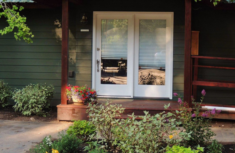 Huff House Inn & Cabins