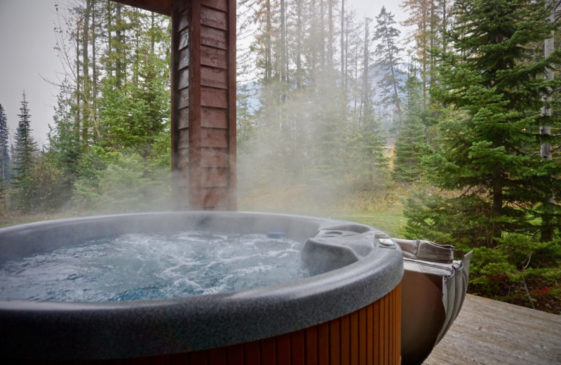 Rental hot tub at Fernie Central Reservations.