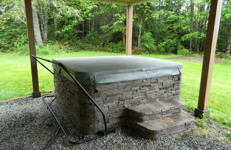 Hot tub at Blue Mountain Retreat.