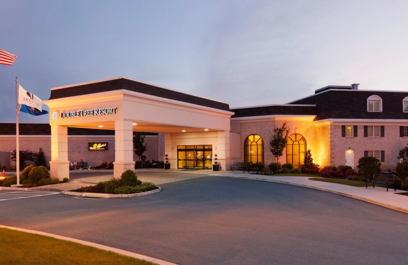 Exterior view of DoubleTree Resort by Hilton Hotel Lancaster.