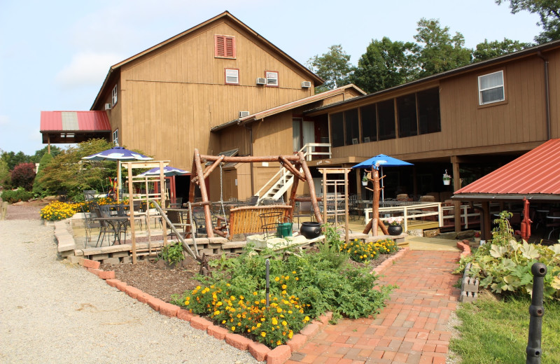 Exterior view of Spring Valley Golf and Lodge.