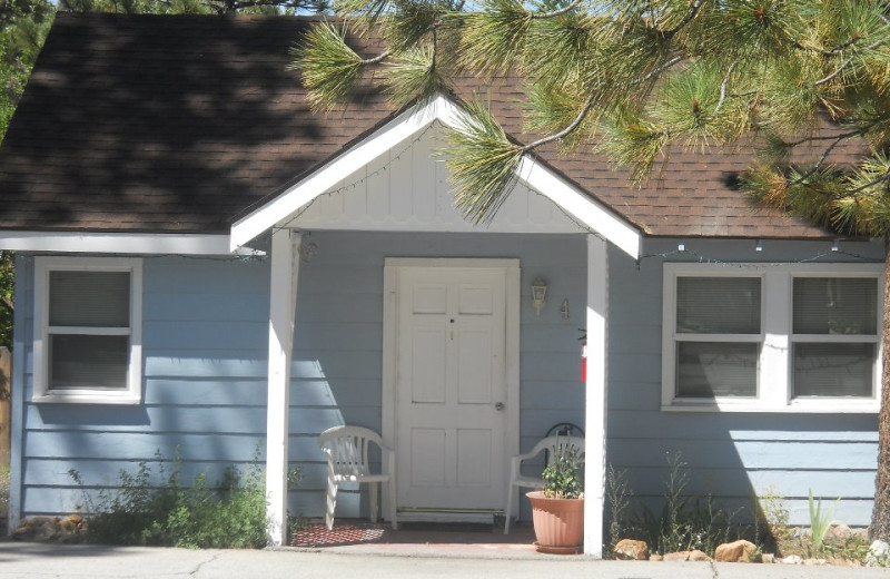 Cottage exterior at Blue Horizon Lodge.