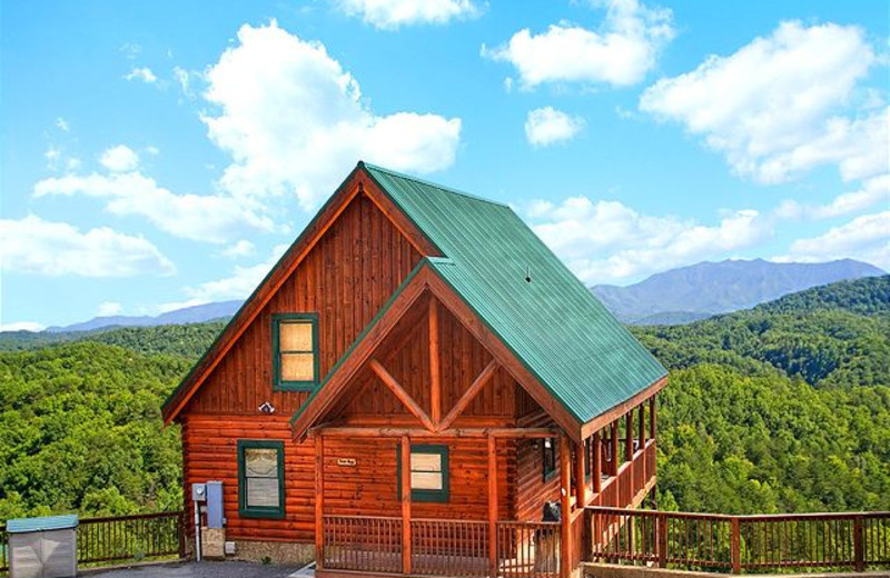 Cabin exterior at SmokyMountains.com.