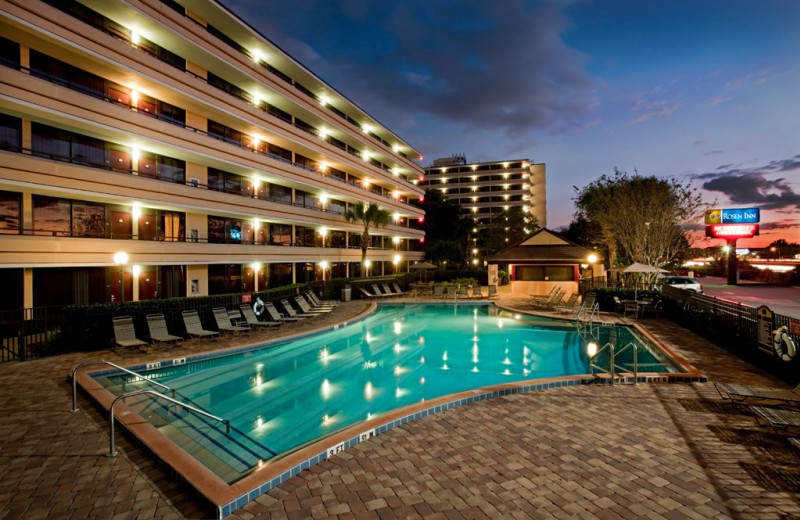 Outdoor pool at Rosen Inn at Pointe Orlando.