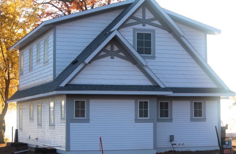 Exterior view of Quarterdeck Resort.