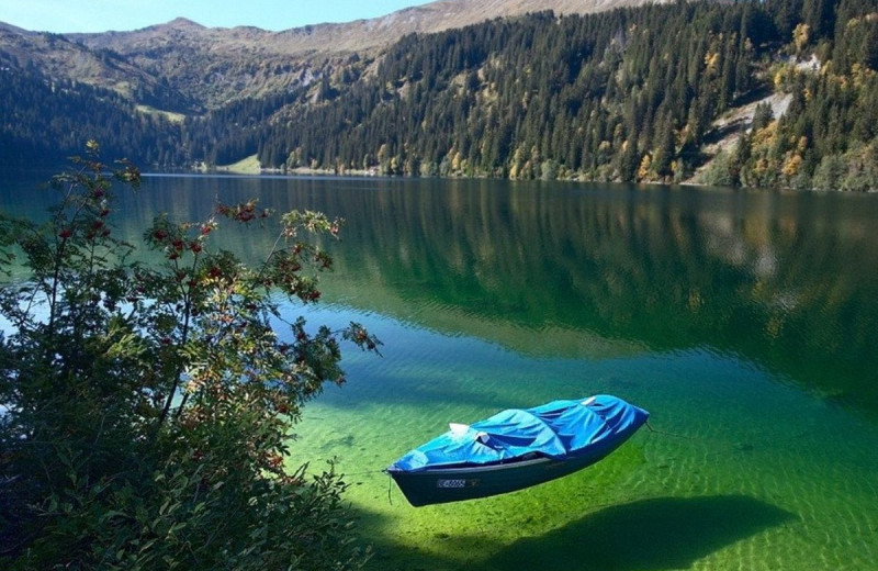 Lake activities at Many Springs Flathead Lake Resort.