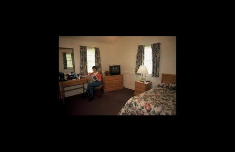 Cottage interior at Mammoth Cave Hotel.