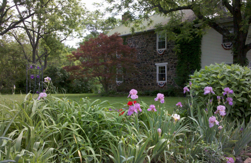 Exterior view of Battlefield Bed and Breakfast Inn.