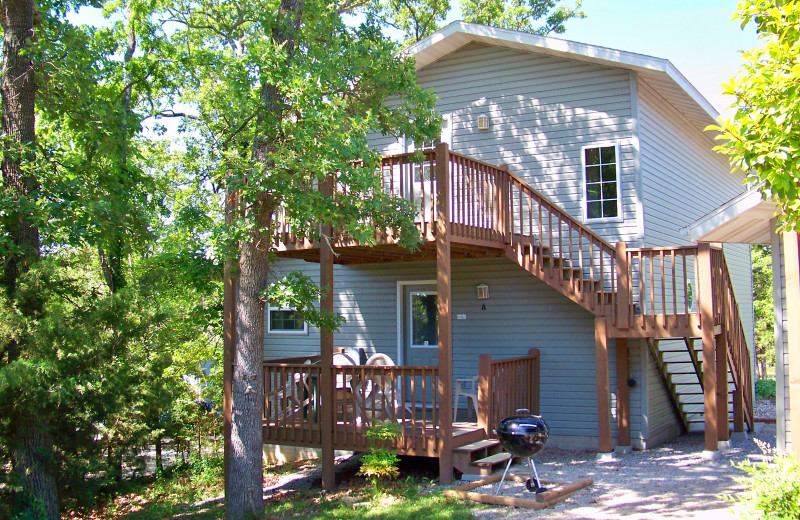 Timber Oaks Cottage at Tribesman Resort.