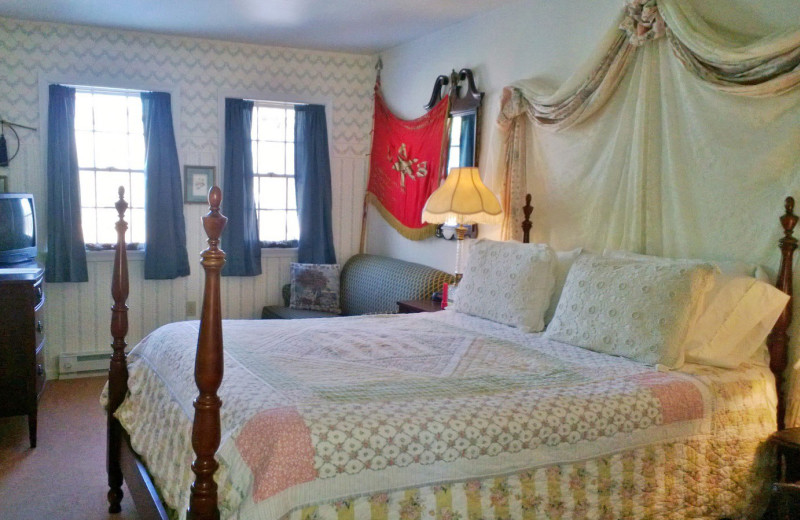 Guest bedroom at Battlefield Bed and Breakfast Inn.
